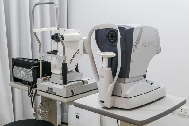 อุปกรณ์ตรวจสุขภาพตาเด็กในคลินิกตาเด็ก The Optikid